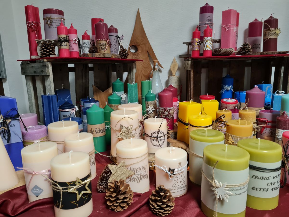 Kerzenverkauf auf dem Weihnachtsmarkt